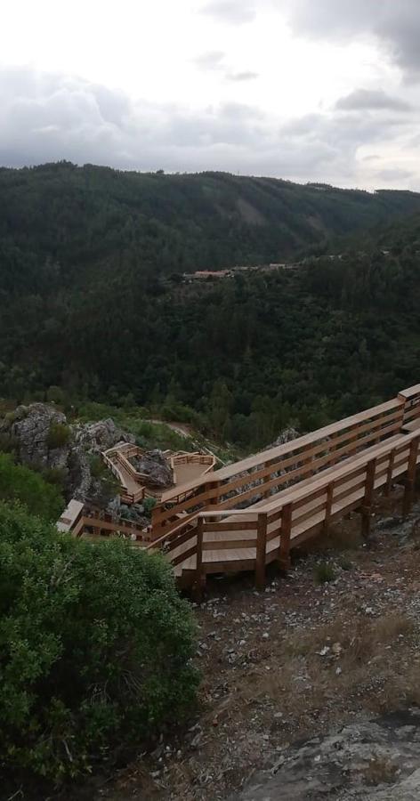 Chez Louise: onde a Serra beija o Céu Lousã Buitenkant foto